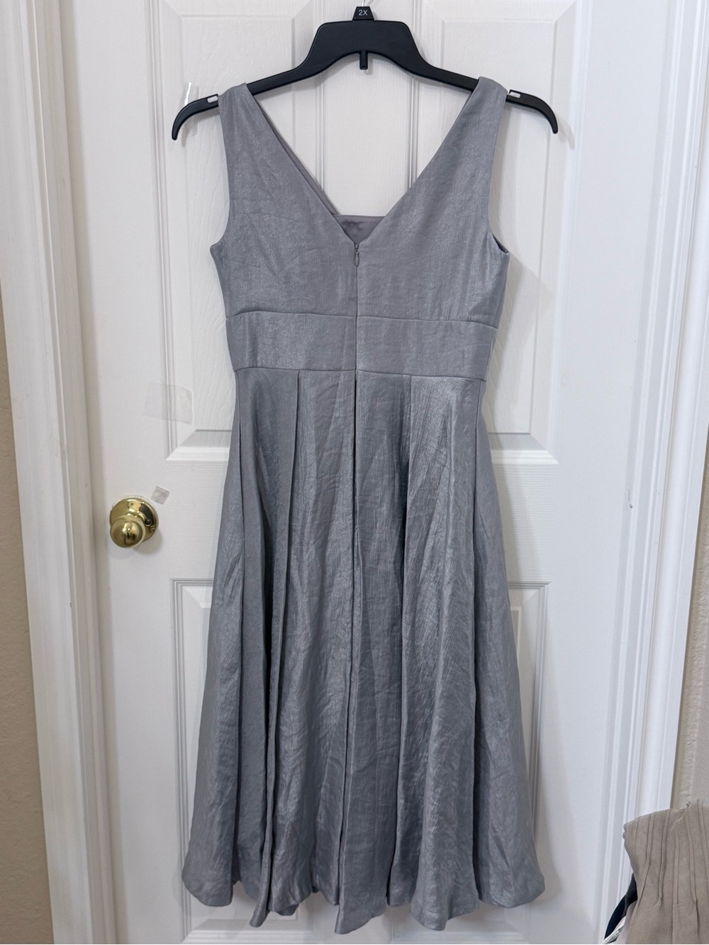 Adrianna Papell Light Gray V-Neck A-Line Midi Dress - Picture 7 of 7
